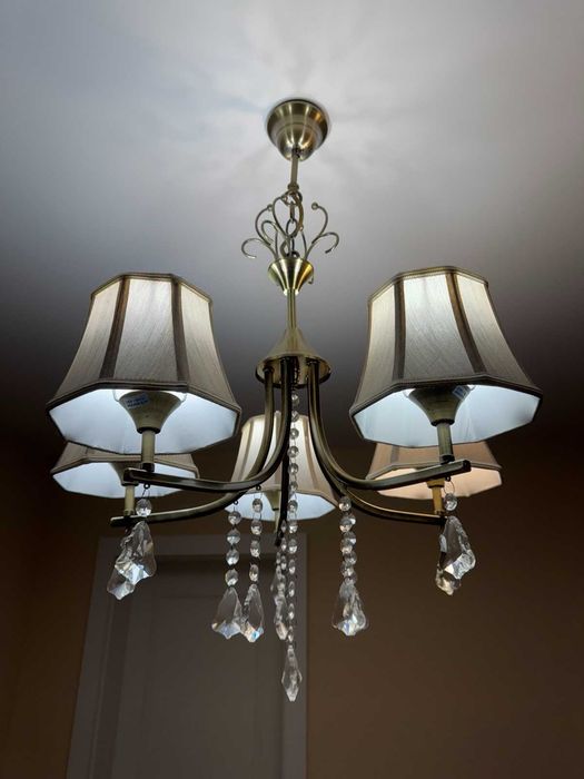 Комплект от полилей и 3 броя стенни лампи с ретро бутиков дизайн