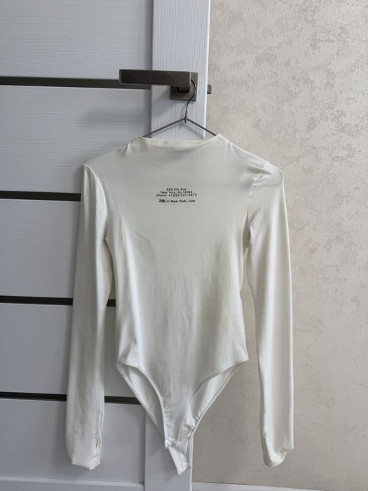 Продам боди белое и черное