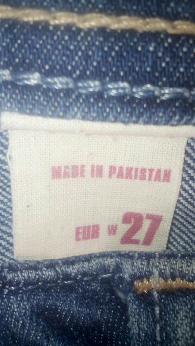 Страхотни, маркови, дамски дънки номер 27.