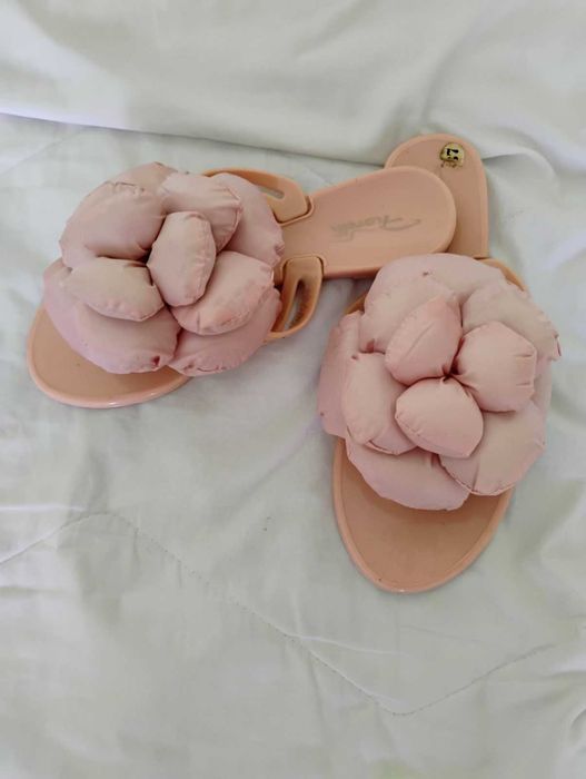 Ефектни дамски чехли