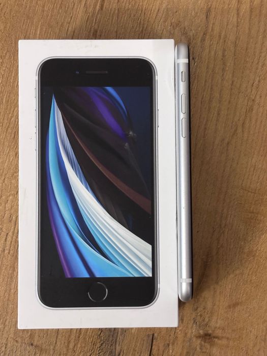 iphone se 2020 перфектно състояние 100% батерия