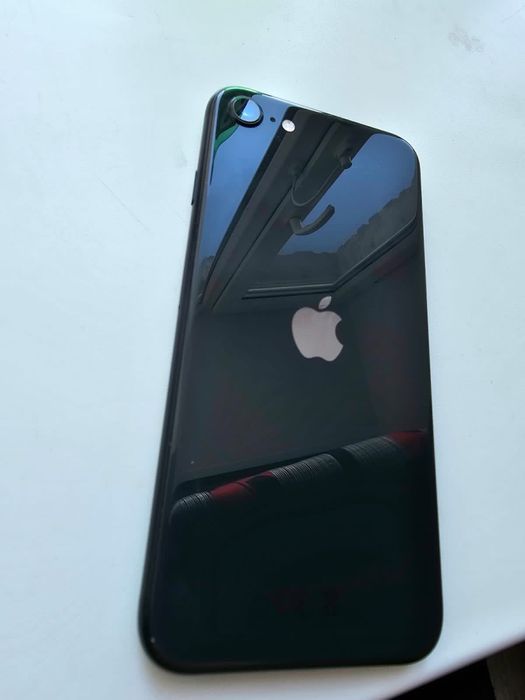 Продам iPhone SE 2020