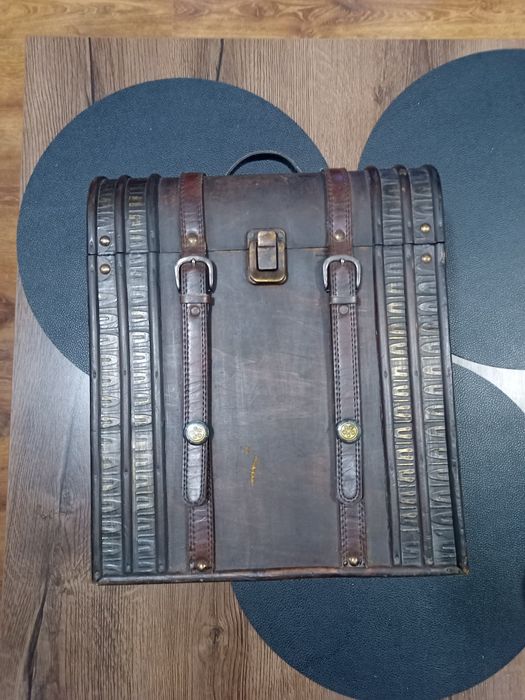 Стара дървена кутия за алкохол