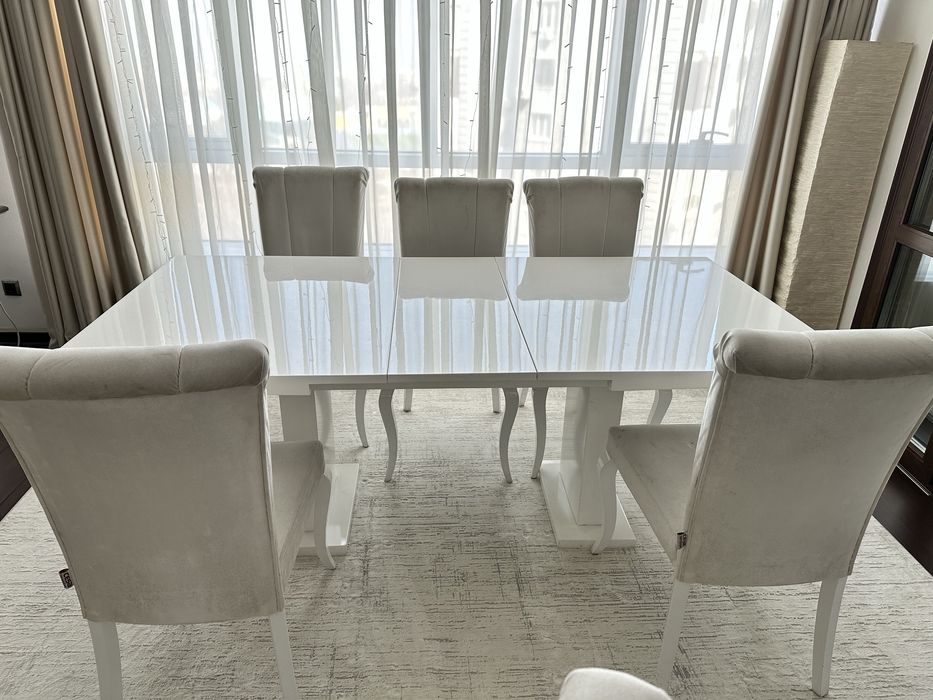 Стол со стульями