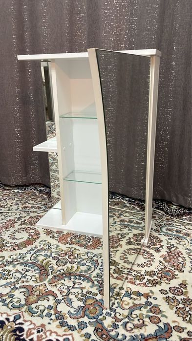 Продается зеркало шкаф для ванной