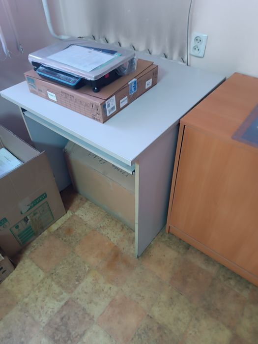 Офисные шкафы столы