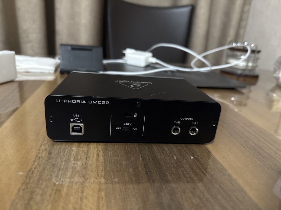 Звуковая карта BEHRINGER U-Phoria UMC22