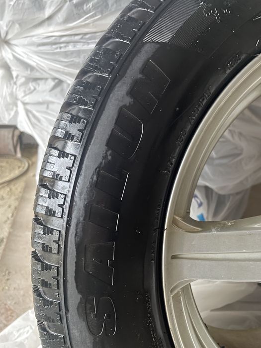 Продам зимние шины с дисками