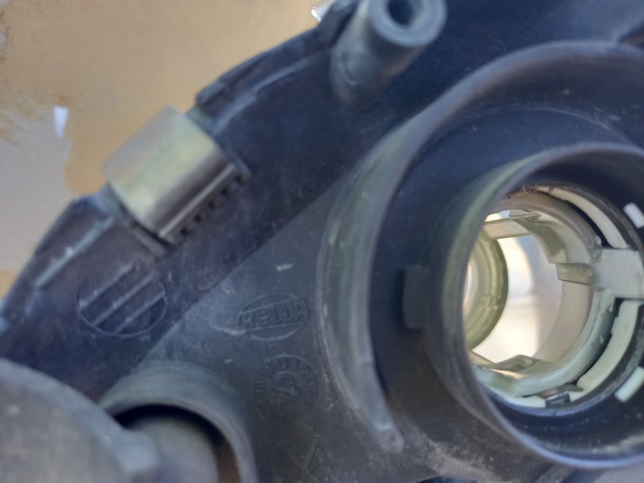 Оригинални фарове на хела за w211