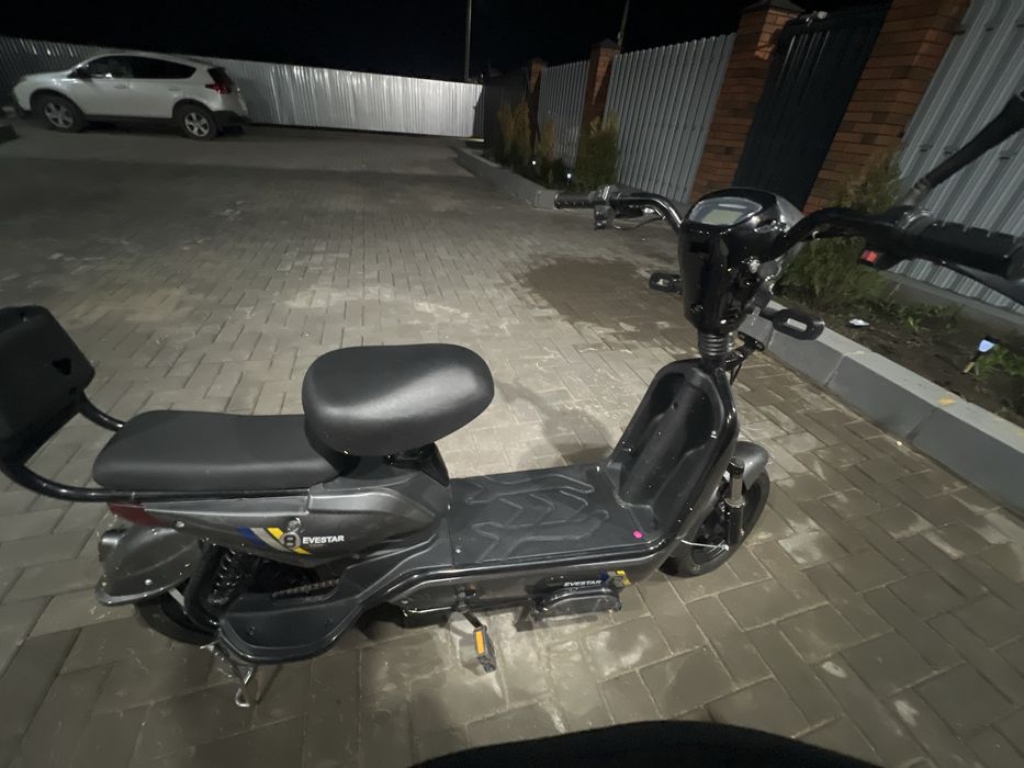 Продаеться электроскутер evestar 8