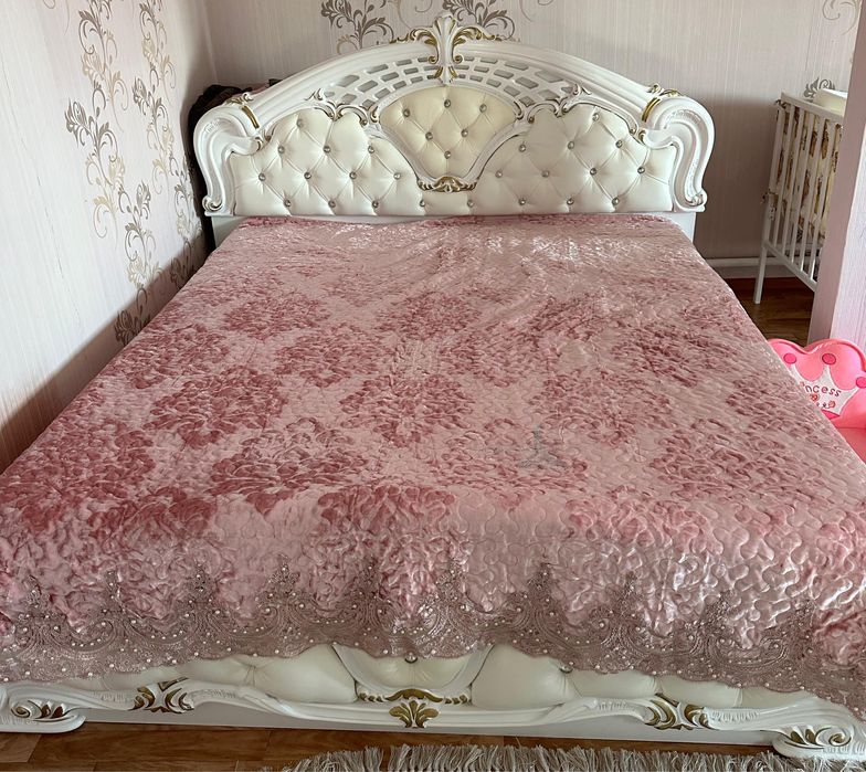 Продаю спальный гарнитур