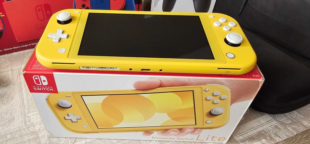 Nintendo Switch Lite Yellow 32 GB + 128GB карта