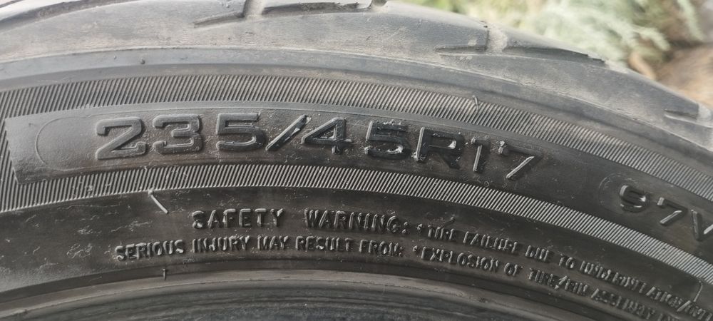 комплект шин Triangle 235/45 R17 97v