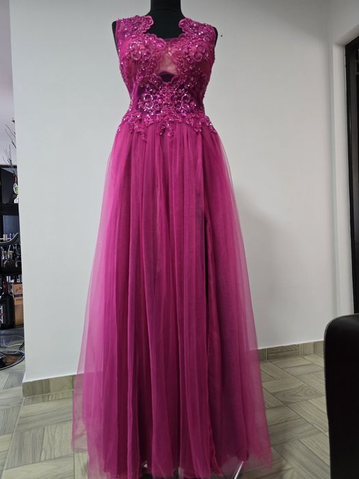 Rochie roz zmeura din matase naturala si dantela brodata