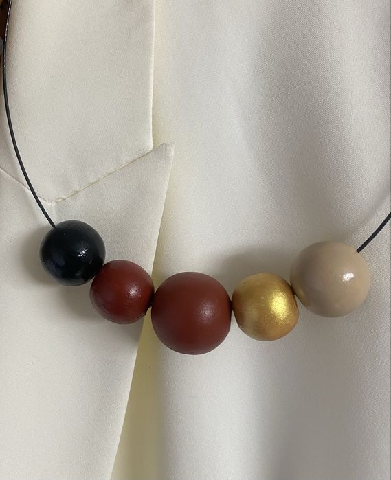 Colier cu margele de lemn pictate manual