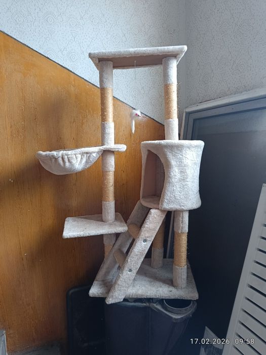 Продавам драскалка за котка