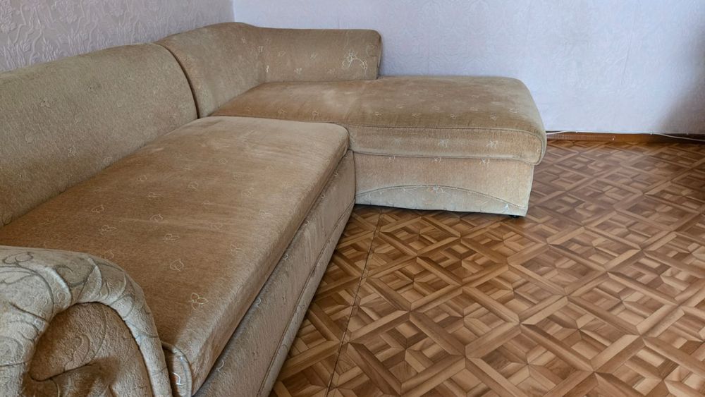 Продам угловой раскладной диван для гостиной
