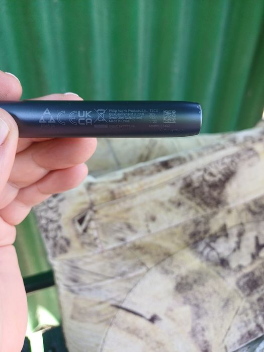 Tigară electronică gama IQOS ILUMA care folosește TEREA).