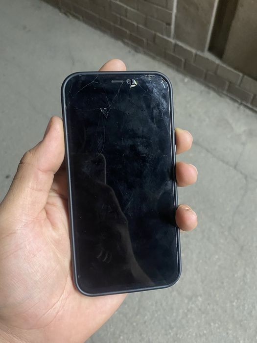 Айфон 12 64/77 продам