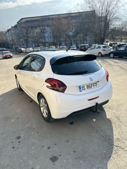 Peugeot 208 Allure  1,6 BlueHDI An 2016 Facelift