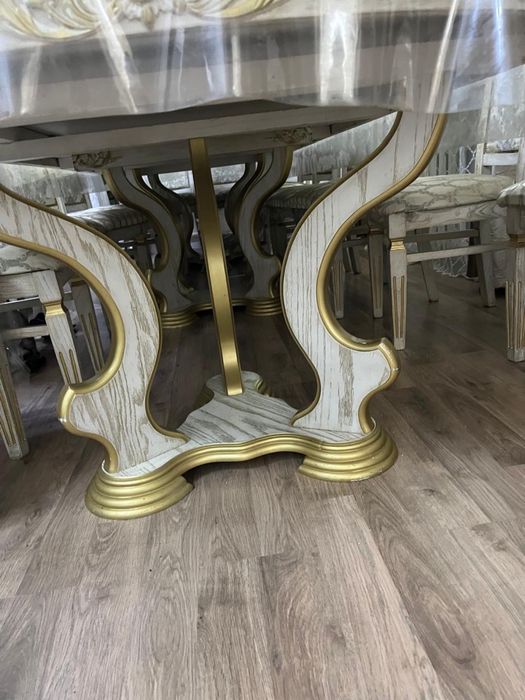 Стол со стульями