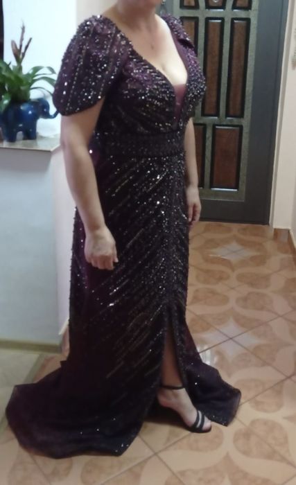 Vând rochie lunga cu trena