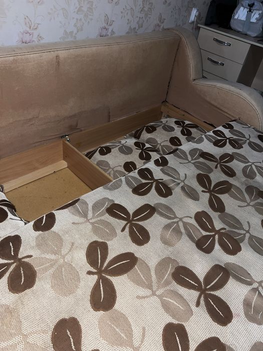 Отдам бесплатно кровать-диван