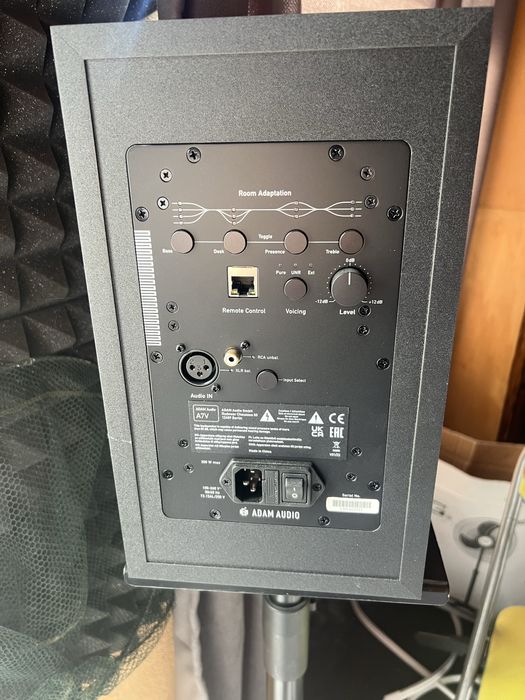 Продавам Студийни монитори Adam Audio A7V.