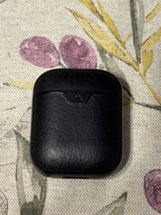 Продавам AirPods 2 (2020) година