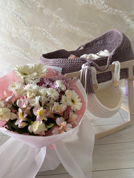 Люлька ручной работы вязанная с матрасиком.