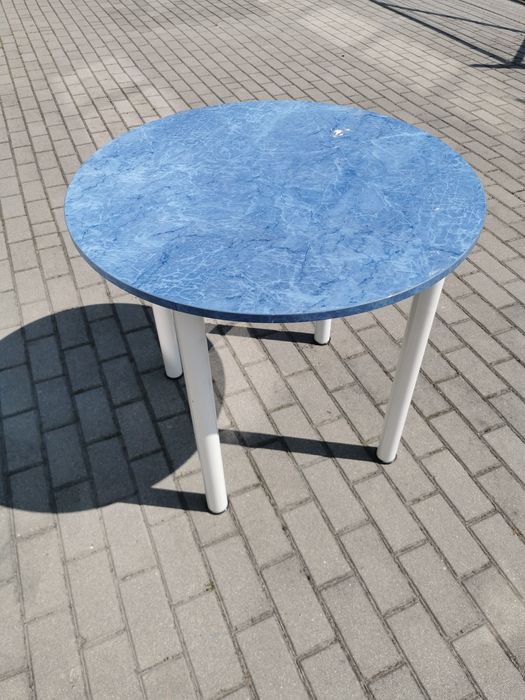 Кръгли маси и малки бюра