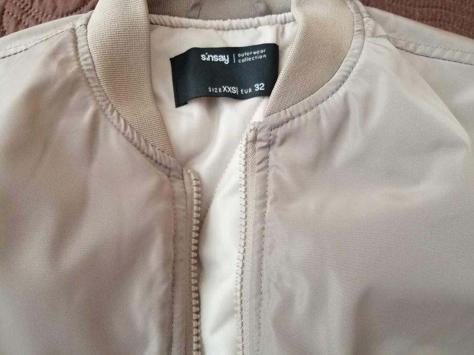 Продава се дамско яке