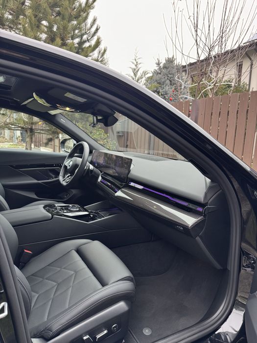 BMW 520D xDrive MHEV 2025/07 FULL M PRO 4x4 18.500KM ICONIC GLOW R20”