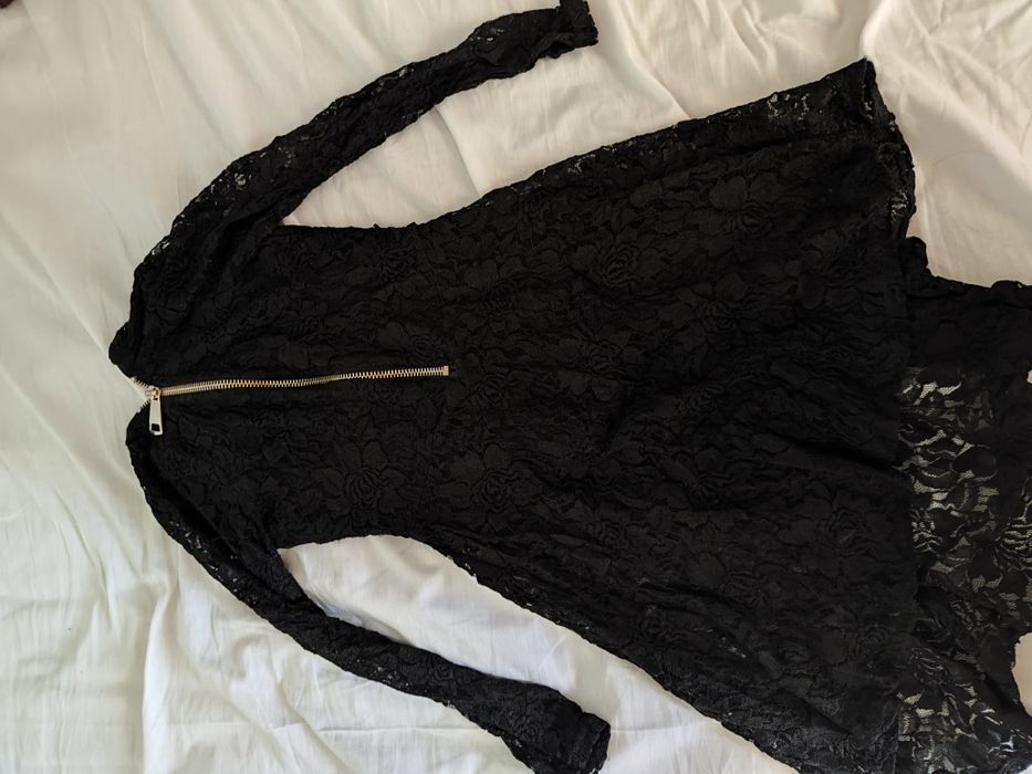 Дантелена рокля с цип