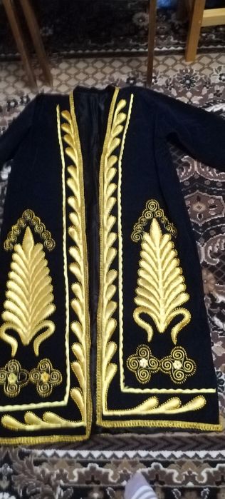 Мужской чапан золотой  вышивкой