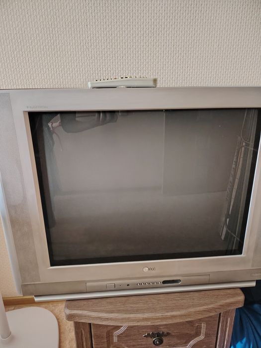 Продам телевизор LG