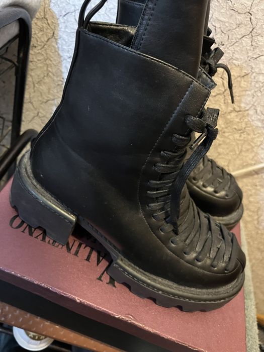 Продам зимние ботинки женские