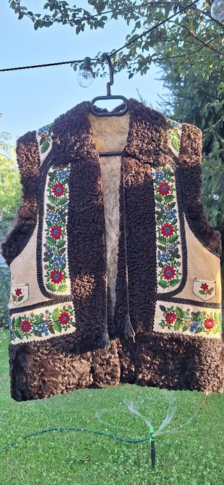 Bundita prim miel irhă boanda bondiţă
tradițională bunda vesta piele