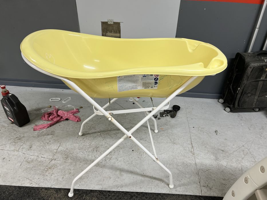 Детский стул и ванна