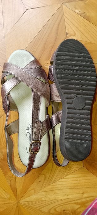 Eco Wave кожаные босоножки.