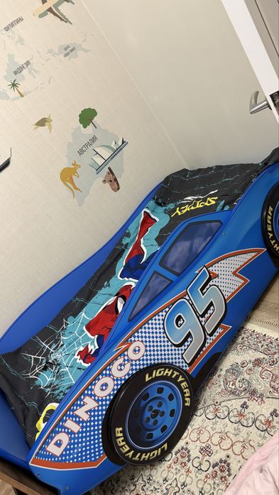 Детская кровать (машинка)