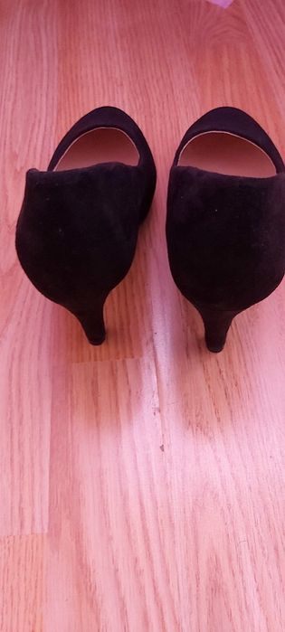Обувки на ток 36 номер.20 лв.