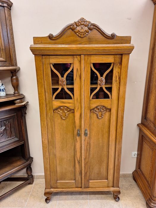 Античен шкаф - витрина