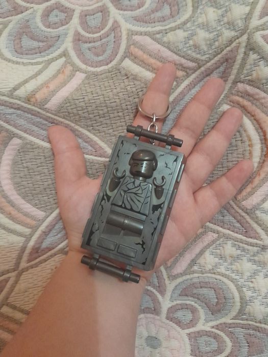 Лего брелок Хан соло в карбоните