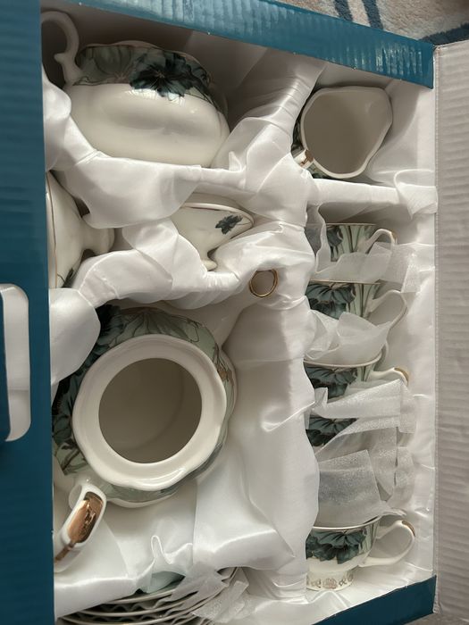 Фарфоровый чайный сервиз