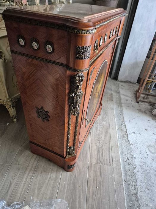 Comodă în stil Napoleon