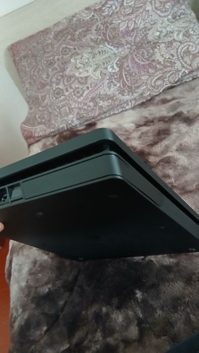 Playstation 4 slim
