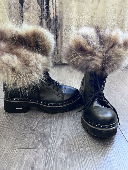 Дамски бото с естествен пух