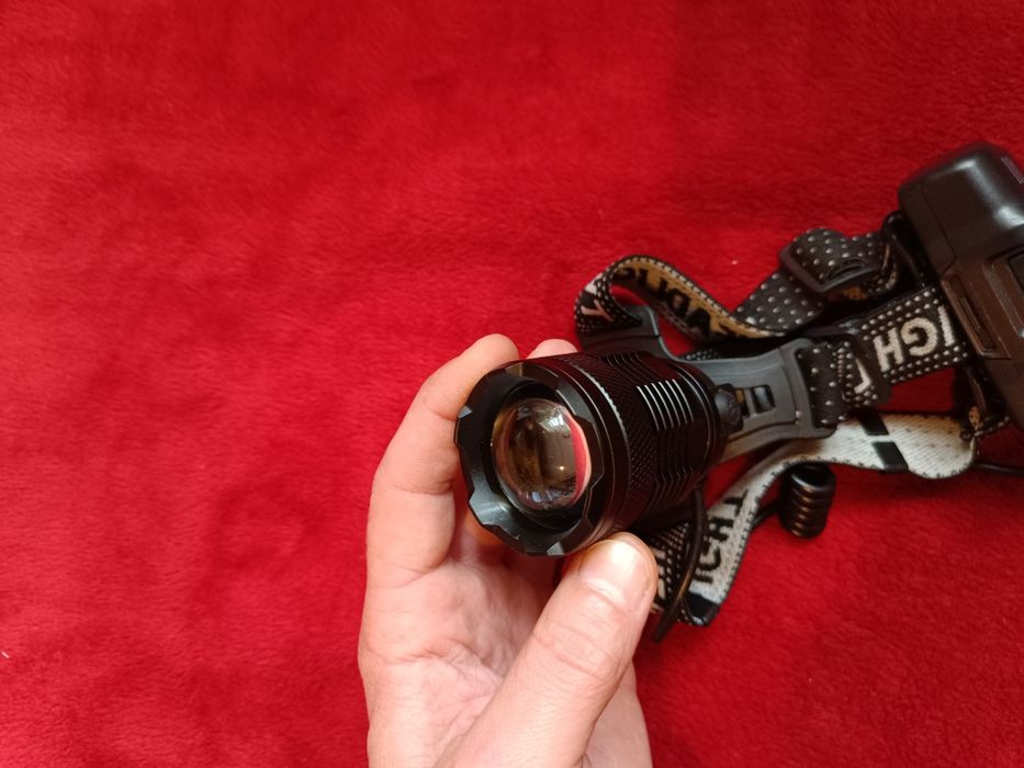 Lanterna de cap pentru pescuit.