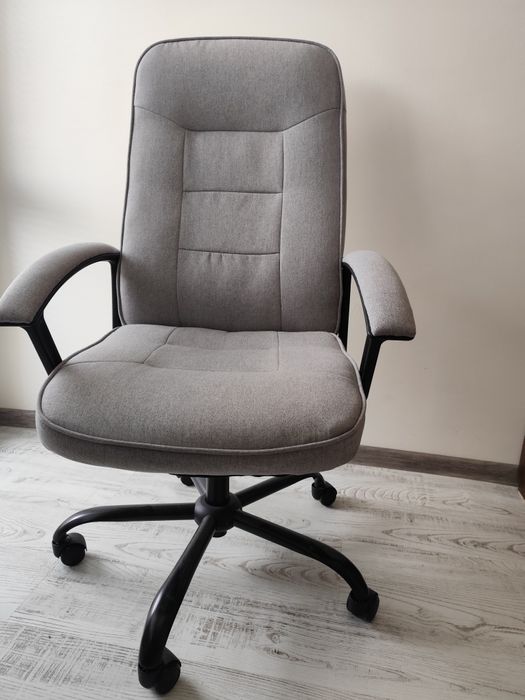 Офис стол с колеца jusk